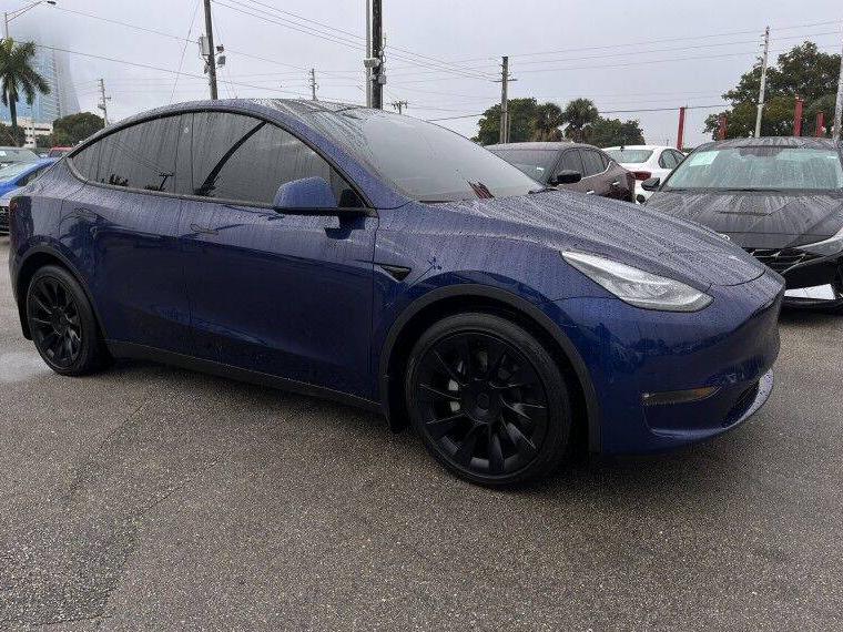 TESLA MODEL Y 2021 5YJYGAEE7MF186152 image